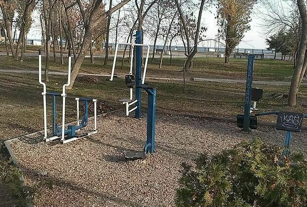 Спортивное оборудование (уличные тренажеры)